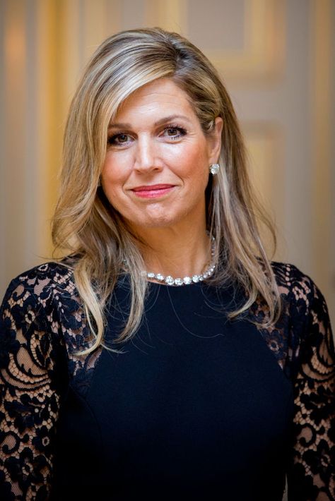 THE HAGUE, NETHERLANDS - DECEMBER 21: King Willem-Alexander of the Netherlands and Queen Maxima of the Netherlands host an official dinner for United Nation's Secretary General Antionio Guterres at Palace Noordeinde on December 21, 2017 in The Hague, Netherlands. (Photo by Patrick van Katwijk/Getty Images) Maxima Queen, Occassion Dress, Antonio Guterres, Regina Maxima, Duchesse Catherine, Princess Máxima, Dutch Royalty, Estilo Real, Queen Máxima Of The Netherlands