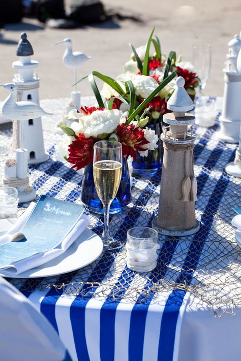 Beach Dinner Parties, Deco Marine, Nautical Themed Party, Seaside Theme, Beach Dinner, Beach Table, Yosemite Wedding, Nautical Party, בר מצווה