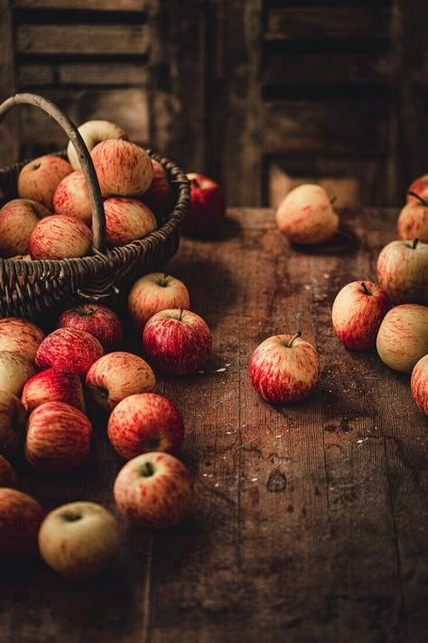 Food Inventory, Fall Produce, Dark Food Photography, Dessert Photography, Fall Vegetables, Autumn Magic, Fall Apples, Garden Photography, Autumn Beauty