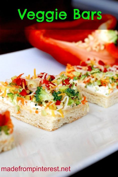 Veggie Bars, Holiday Appetizers Easy, Sandwich Bar, Summer Appetizer, Think Food, Finger Food Appetizers, Great Appetizers, Party Food Appetizers, Yummy Appetizers