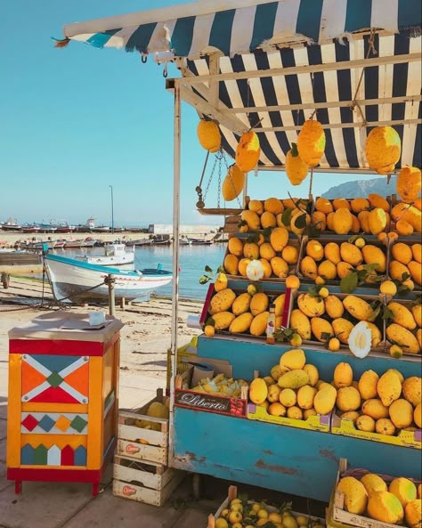 Sun Girl Aesthetic, Lemon Stand, Aesthetic Lemon, Collateral Beauty, Fruit Stand, Italy Aesthetic, Vintage Italy, Sicily Italy, Europe Trip