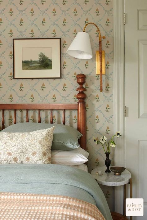 28 Cottage Core Bedroom Decor Ideas » Lady Decluttered Cottage Core Bedroom Decor, Cottage Core Bedroom, Grandmillenial Style, Decor Shabby Chic, Apartment Bedroom, Cottage Bedroom, Primary Bedroom, Vintage Bedroom, Room Redo