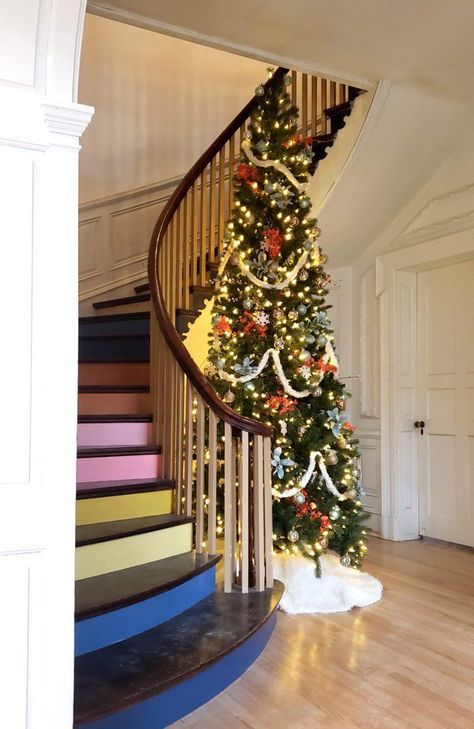 Christmas Tree Reveal - Reality Daydream Christmas Tree Under Stairs, Tree Stairs, Christmas Tree Decorated, Fall Mantle, Prelit Tree, Under The Stairs, Wooden Snowflakes, Big Group, Luxury Christmas