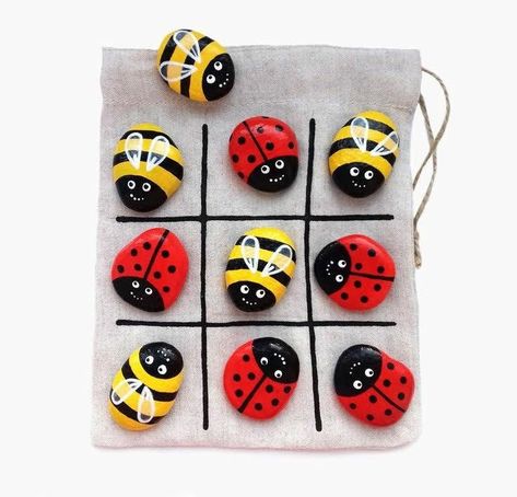 Kids Travel Games, Starověký Egypt, Painted Rocks Kids, Painted Rocks Craft, Tic Tac Toe Game, Painted Rocks Diy, Ideas For Easter Decorations, Rock Painting Patterns, Ideas For Easter