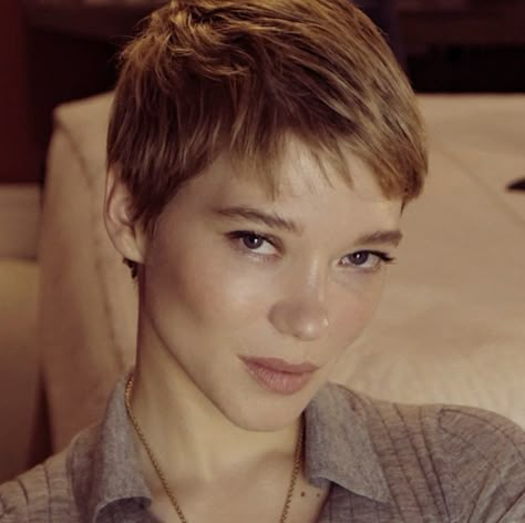 Lea Seydoux Pixie, Cropped Haircut For Women, Pixie Haircut Straight Hair, Lea Seydoux Hair, Short Haircuts Ideas, Fine Hair Pixie Cut, Short Blonde Pixie, Bob Haircut Ideas, Crop Haircut