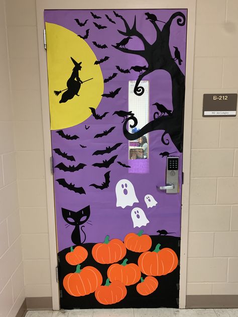 Classroom Door For Halloween, Hollween Door Idea, Halloween Fall Classroom Door, Door Decorations Classroom Halloween, Halloween Door Decorations For School, Preschool Halloween Door Ideas, Halloween Doors For School, Simple Halloween Classroom Door, Fun Halloween Classroom Doors