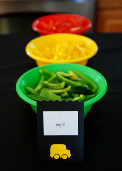 Great idea for a food table at The Party Wagon Blog - THE WHEELS ON THE BUS PARTY - could also work with bowls of fruit (Strawberry/kiwi/banana) Wheels On The Bus Party, School Bus Party, Bus Party, The Wheels On The Bus, Kiwi And Banana, Transportation Party, Transportation Birthday, Hot Wheels Birthday, Hot Wheels Party