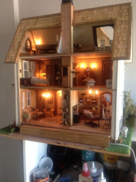 Jenn's Mini Worlds' Greenleaf Fairfield Doll House Fairfield Dollhouse, Fairfield House, Crochet Furniture, Doll House Plans, Victorian Dollhouse, Dolls House Interiors, Miniature Rooms, House Miniatures, Dolls Houses