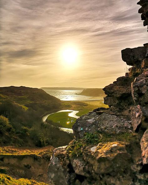 Visit Wales 󠁧󠁢󠁷󠁬󠁳󠁿 on Twitter: "🌅 Sunset from Pennard Castle looking over Three Cliffs Bay, Gower Peninsula. Emma Porter https://t.co/I4iWTaFqyR… " Gower Peninsula, Visit Wales, Sacred Spaces, Places Of Interest, Isle Of Skye, British Isles, Sacred Space, South Wales, Cardiff