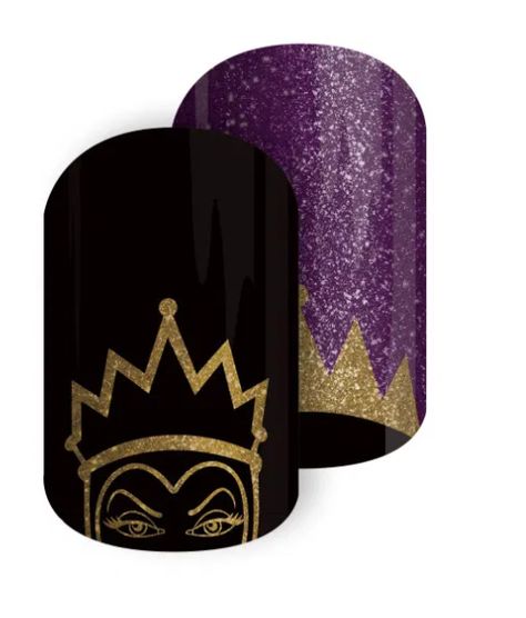 Evil Queen Nails, Disney Halloween Nails, Disney Inspired Makeup, Disney Evil Queen, Disney Nail, Evil Disney, Shellac Manicure, Queen Nails, Nail Art Studio