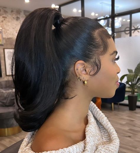 Sooo natural and pretty🤩Love the amazing ponytail from stylist @shanformd❣️   Follow @bombtress_hair for more hair ideas💕  Pick out bomb bundles and get this inspired look🥰  . . . . . . . . . . . . #explore #hairtrends #hairgoals #quickweave #extendedponytail #sleekponytail #naturalhairstyles #ponytail #blackhairmag #weaveologist #hairgoals #bundlesdeals #bundlesforsale #unprocessedhair #quickweave #hairweaves #hairbundles #bodywavebundles  #bodywavehair #virginbundles #atlstylists Ponytail Black Women, Glamour Hairstyles, Grad Hair, Barbie Ponytail, Dreadlock Hair, Blessed Wednesday, Sleek Ponytail Hairstyles, Frontal Wig Hairstyles, Weave Hair