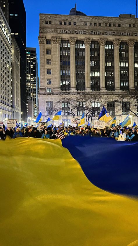 Khrystyna | Rx | Chicago’s Instagram video: “Stop the War in Ukraine 🇺🇦 Chicago 02.27.22 • #ukraine #ukrainewar #stopwarinukraine #saveukraine #prayforukraine #worldwithukraine…” Ukraine Aesthetic, Ukraine Art, Social Campaign, Ukrainian Flag, I Want To Travel, Black And White Aesthetic, Lviv, Cool Backgrounds, White Aesthetic