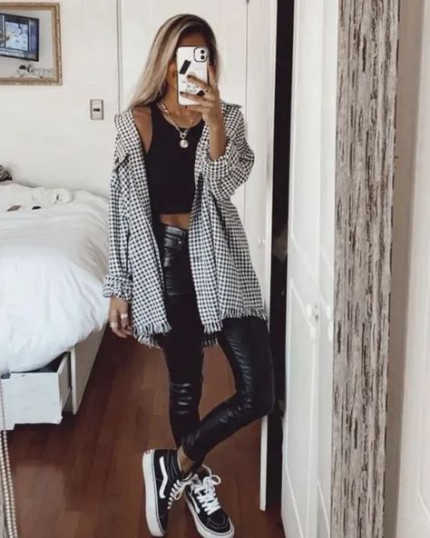 Best Concert Outfits, Concert Style, Modele Fitness, Concert Fashion, Concert Outfits, Fashion Guide, Mode Casual, Looks Style, Winter Fashion Outfits