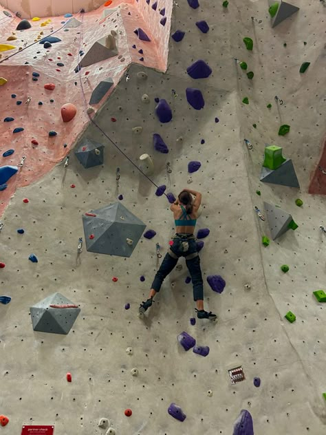 Climbing Couple, Rock Climbing Aesthetic, Climbing Aesthetic, Indoor Bouldering, Bouldering Wall, Indoor Rock Climbing, Fitness Aesthetic, Indoor Climbing, Climbing Gym