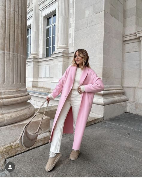 Pink Long Coat Outfit, Pink Coat Outfit Casual, Pink Coat Outfit Winter, Blue Tshirt Outfit, Pastel Pink Coat, Pink Coat Outfit, Fall Coat Outfit, Coat Outfit Casual, Winter Coat Outfits