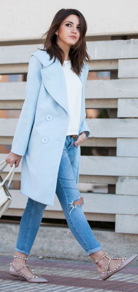 792c7b5aae4a79e78aaeda80516ae2ac Blue Coat Outfit, March Outfits, Blazer Jeans, Blue Coat, Looks Street Style, Outfit Trends, Blue Coats, Coat Outfits, Fall Winter Outfits