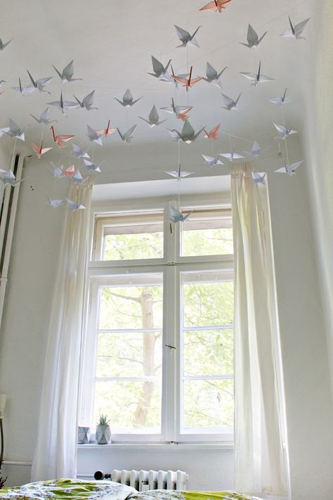 DIY | Renters-Friendly Origami Ceiling Decoration Diy Origami Home, Diy Origami Home Decor, Fall Room Decor Diy, Homemade Wall Decorations, Origami Decor, Origami Home Decor, Origami Decoration, Diy Origami, Decoration Room