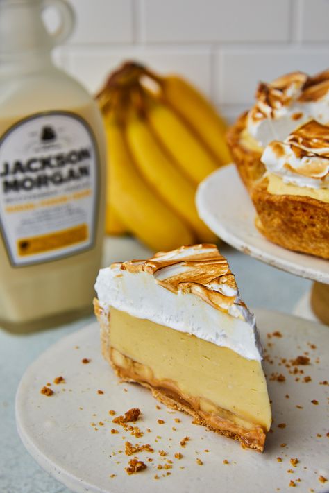 Banana Whiskey Caramel Cream Pie | Southern FATTY Bourbon Banana Cream Pie, Bourbon Pie Recipes, Pie Recipes Unique, Classic Pie Recipes, Caramel Cream Pie, Banana Pudding Pie, Whiskey Caramel, Dessert Person, Tart Pie