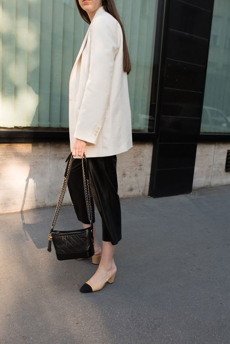 Chanel Slingback Outfit, Beige Coats, Chanel Gabrielle Bag, Chanel Street Style, Chanel Coco Handle, Chanel Gabrielle, Chanel Slingback, Ladylike Style, Gabrielle Chanel