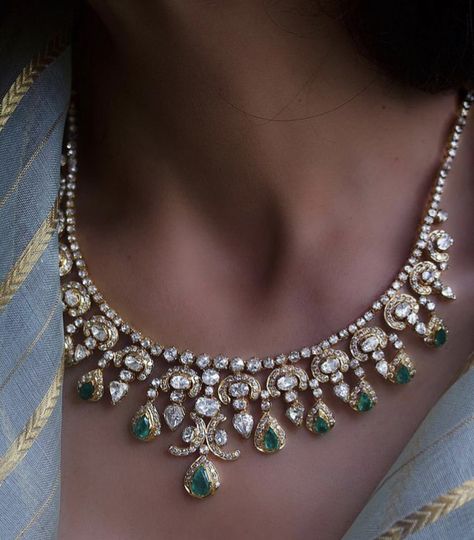 Indian Bridesmaids Jewelry, Wedding Jewellery Designs, Bridal Necklace Designs, Bridal Jewelery, Diamond Pendants Designs, Bridal Jewellery Design, Jewelry Set Design, Gold Necklace Indian Bridal Jewelry, Diamond Necklace Designs