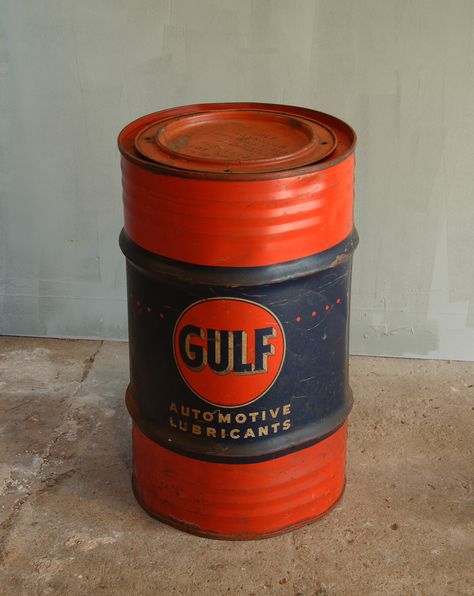 Vintage Gulf Steel Barrel. Vintage Gas Station, Vintage Oil Cans, Old Gas Pumps, Vintage Gas Pumps, Oil Barrel, Pompe A Essence, Gas Service, Old Gas Stations, Oil Drum