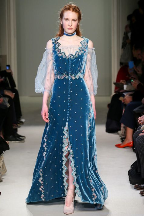 Luisa Beccaria Fall 2016 Ready-to-Wear Fashion Show | Vogue Luisa Beccaria, Blue Gown, Mode Inspo, Looks Chic, Fantasy Fashion, Mode Inspiration, Fall 2016, Runway Looks, Fancy Dresses