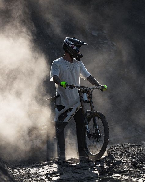 YT Industries on Instagram: “E P I C! #fromdirttothemoon 🌑 . 📸: @studiorigin . #ytindustries #goodtimes #liveuncaged #ytfamily #yttues #tues #tues29” Canyon Mtb, Bike Riding Aesthetic, Freeride Mtb, Mountain Biking Photography, Bike Pictures, Bicycle Mountain Bike, Downhill Bike, Downhill Mtb, Enduro Mtb