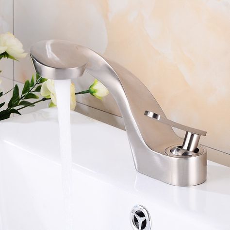 Aerator Spout: The aerator spout offers ample, splash-free water, making any washing a breeze. Bathroom Sink Faucets Brushed Nickel, Brass Bathroom Sink, Bathroom Sink Faucets Modern, Bathroom Sink Faucets Chrome, Bathroom Basin Taps, Polished Chrome Bathroom, Brass Bathroom Faucets, Small Bathroom Sinks, Brushed Nickel Bathroom