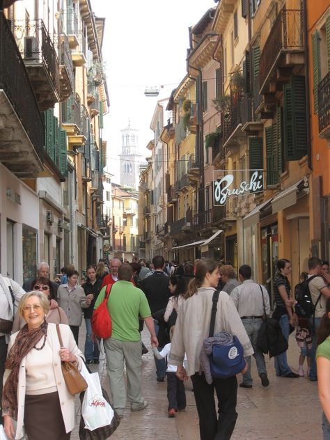 People In Environments, People In City, Capcut Templates, City Sketch, Busy Street, Verona Italy, Figure Reference, People Poses, Urban Environment