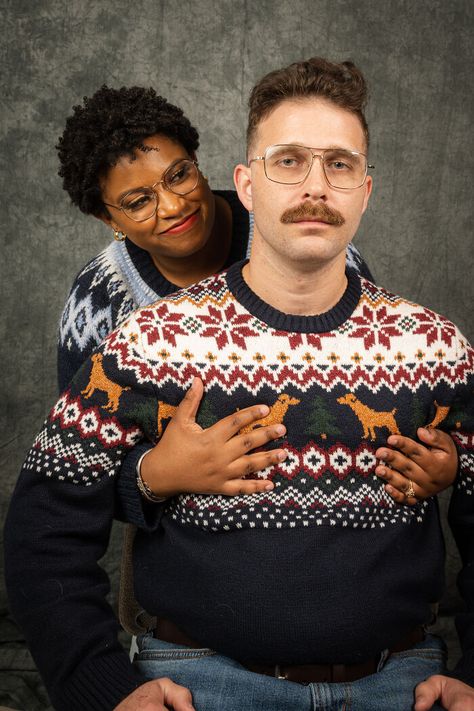 Chaotic Family Photos, Jcpenney Portraits Funny Christmas, Cringy Couple Pictures, Cringe Photoshoot, Jcp Photoshoot, Awkward Portraits, Awkward Christmas Photos, Jcpenney Photoshoot, Awkward Couple Photos