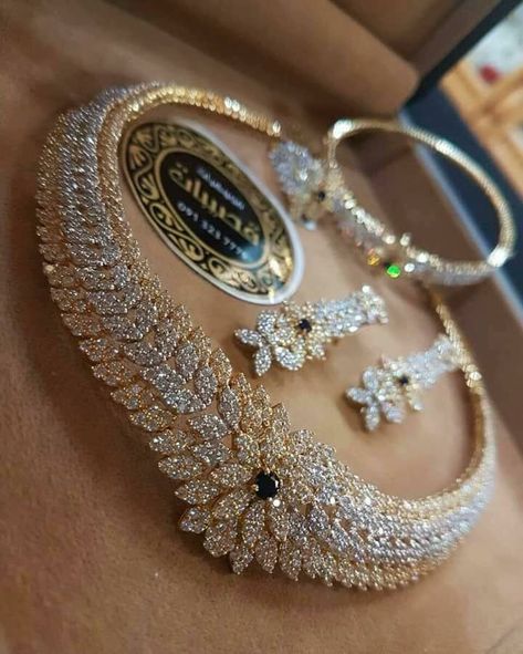 Expensive Jewelry, Fancy Jewellery, Fancy Jewelry, Bridal Gold Jewellery, Girly Jewelry, Wedding Jewelry Sets, Bridal Jewelry Sets, Gold Jewelry Fashion, Modern Jewelry