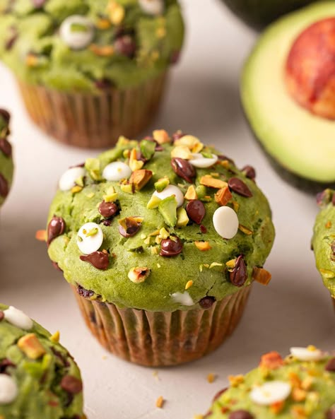 Vegan Avocado Muffins via @rainbownourish Avocado Muffins, Vegan Muffins, Vegan Carrot Cakes, Dairy Free Chocolate, Pumpkin Muffins, Vegan Cake, Food Cakes, Vegan Baking, Muffin Recipes