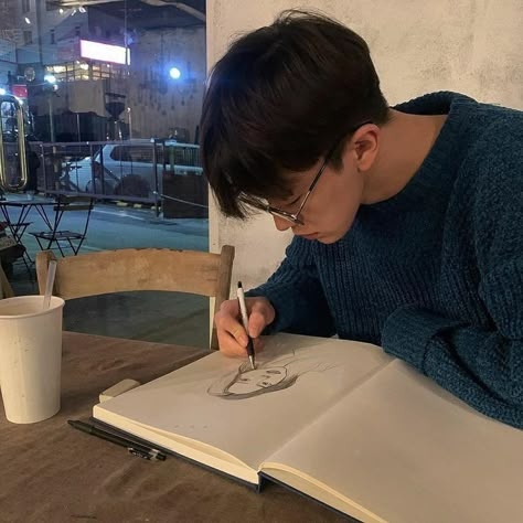 Asian Artist Aesthetic, Guy Artist Aesthetic, Artist Bf Aesthetic, Artist Guy Aesthetic, Japanese Male Aesthetic, Instagram Guys Aesthetic, Asian Bf Aesthetic, Guy Studying Aesthetic, Bf Aesthetic Pics