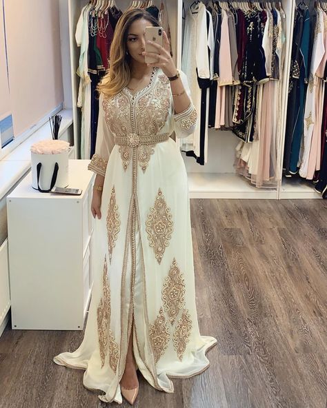 Classy and fab official on Instagram: “Najat beige. VOS AVIS?!” Moroccan Wedding Dress, Moroccan Kaftan Dress, Mock Neck Bodycon Dress, Pleated Party Dress, Kaftan Maxi Dress, Tony Ward, Moroccan Dress, Georges Hobeika, Afghan Dresses