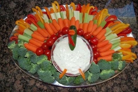 31 Fab Veggie Displays for Your Next Party ... Turkey Vegetable Tray, Thanksgiving Veggie Tray, Thanksgiving Food Table, Turkey Veggie Tray, Thanksgiving Veggies, Veggie Display, Thanksgiving Vegetables, Appetizers For Kids, Vegetable Tray