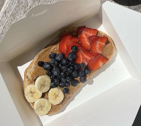 Peanut butter toast topped with fresh fruit. Healthy breakfast inspiration for nutritious meals Peanut Butter Toast Ideas, Fruit Toast Recipe, Toast With Fruit, Fruit Toast, Peanut Butter Toast, Butter Toast, Breakfast Inspiration, Healthy Breakfast Ideas, Toast Toppings