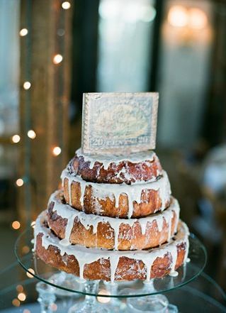 please tell me this is a giant cinnamon bun cake..yum Cinnamon Roll Wedding Display, Cinnamon Roll Wedding, Wedding Day Brunch, Cinnamon Bun Cake, Creepy Wedding, Birthday Cake Alternatives, Grooms Table, Cake Alternatives, Bun Cake