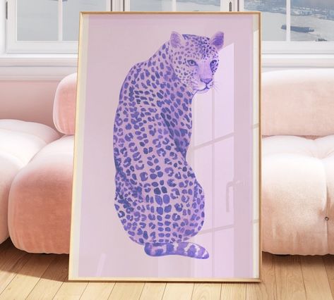 Lilac Bedroom Wall Art, Light Purple Wall Art, College Dorm Room Ideas Purple, Pink And Purple Dorm, Purple College Dorm, Lavender Dorm Room Ideas, Purple Apartment Decor, Lavender Bedroom Aesthetic, Purple Teen Room