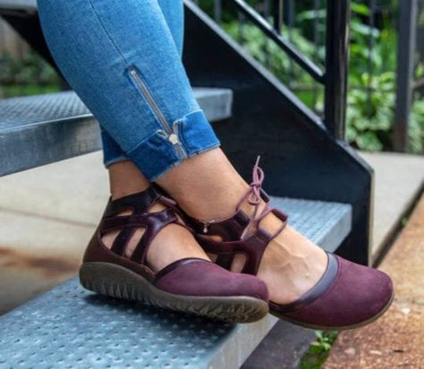 7 Sharp-Looking Orthotic-Friendly Shoes and Boots Women Casual Flats, Chunky Heels Casual, Vintage Flats, Girls Heels, Purple Shoes, Leather Sandals Women, Buckle Shoes, Buckle Sandals, Toe Sandals