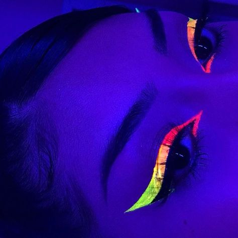 Black Light Makeup, Uv Face Paint, Neon Face Paint, Uv Makeup, Uv Paint, Glow In Dark Party, Suva Beauty, Makeup Ojos, Neon Paint