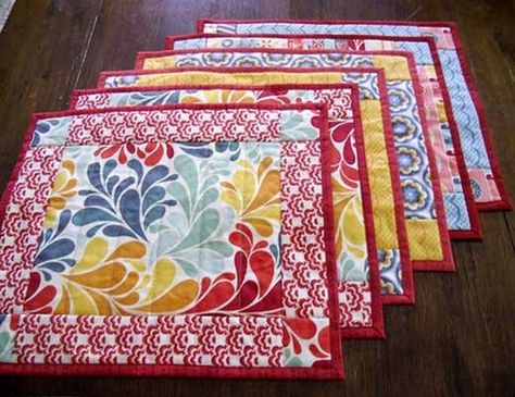 20 Free Quilted Placemat Patterns - DIYsCraftsy Placemats Sewing Projects, Easy Placemat Patterns, Quilting Placemats Patterns Free, Pattern For Round Placemats, Free Placemat Patterns Sewing, Place Mat Patterns Free, Placemat Size Chart, Quilted Placemats Patterns Free Place Mats, Easy Placemats To Sew Free Pattern