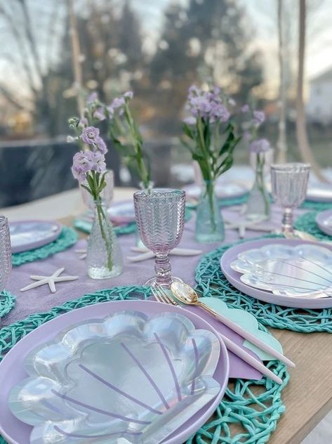 Mermaid Table Decorations, Themed Picnic, Mermaid Birthday Party Ideas, Cake Balloons, Mermaid Pool Parties, Ariel Birthday Party, Mermaid Birthday Party Decorations, Mermaid Theme Birthday Party, Ariel Birthday