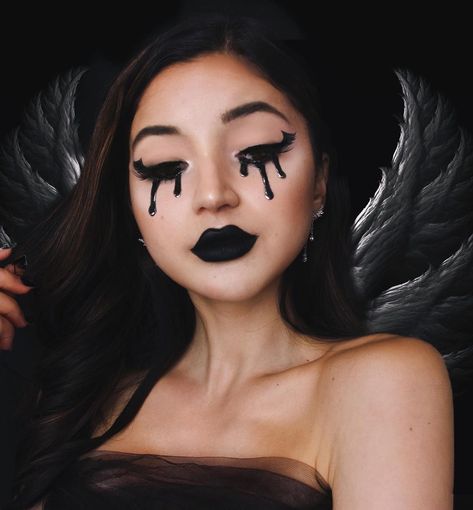 Weeping Angel, Oil Spill, Creepy Halloween, Diy Makeup, Cute Makeup, My Eyes, Halloween Ideas, Halloween Makeup, Worth It