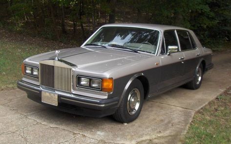 Rolls Royce Silver Spirit, Roll Royce, Rolls Royce Corniche, Classic Rolls Royce, Bentley Rolls Royce, 70s Cars, Piaggio Vespa, Luxurious Cars, Best Classic Cars