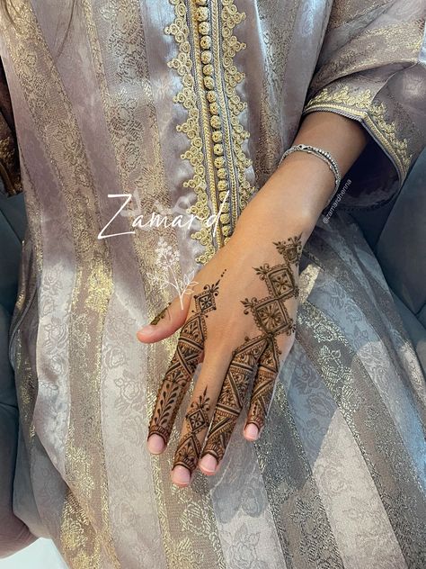 Fessi moroccan intricate henna Moroccan Style Henna, Henna Moroccan Style, Fessi Henna Design, Moroccan Henna Designs Simple, Moroccan Mehndi Design, Moroccan Henna Designs, Simple Floral Henna, Henna Model, Fessi Henna