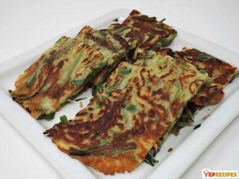 A Korean side dish or snack, pancakes made with garlic chives and served with a soy dipping sauce.. Chive Pancake, Korean Garlic, Soy Dipping Sauce, Dip Sauce, Korean Side Dishes, Garlic Chives, Savory Pancakes, Egg Roll Recipes, Cracker Recipes