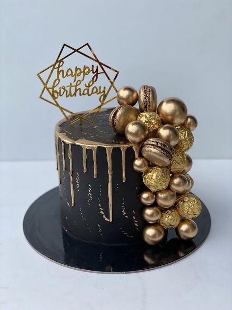 Desserts For 18th Birthday, Golden Black Cake Birthday, Black And Gold Cake Decoration, Golden Birthday Cakes For Men, Black And Gold 50th Birthday Cake For Men, 30 Bday Cake For Men, 30th Birthday Cake Black And Gold, Black And Gold 18th Birthday Cake, Black Cakes Birthday For Women