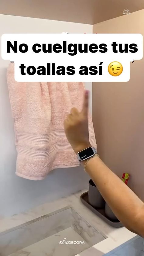 Consejos Saludables🍍— Google Play 📲 | ¡Un consejo para hacer que tu baño sea elegante! 🤩 La toalla tirada no rueda, ¿verdad? 🤔 ¡Entonces guarda este consejo para dejar tus... | Instagram Ideas Para Baño, Fancy Towels, Organization Hacks, Sewing Hacks, Cleaning Hacks, Google Play, Diy And Crafts, Rug