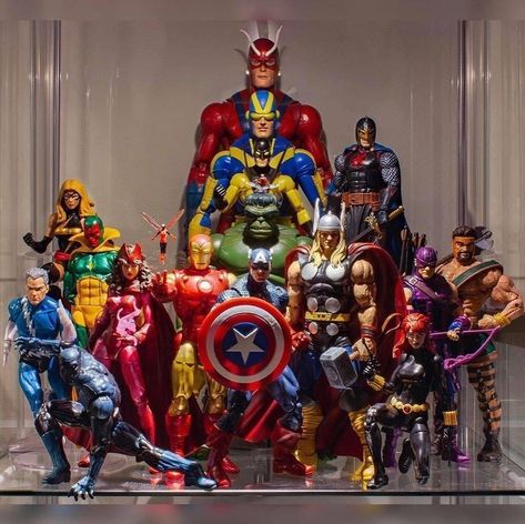 Action Figure Collection Display, Marvel Toys Collection, Action Figure Display Ideas, Marvel Legends Display, Kirby Figures, Nerd Room Ideas, Classic Avengers, Toy Collection Display, Figures Display