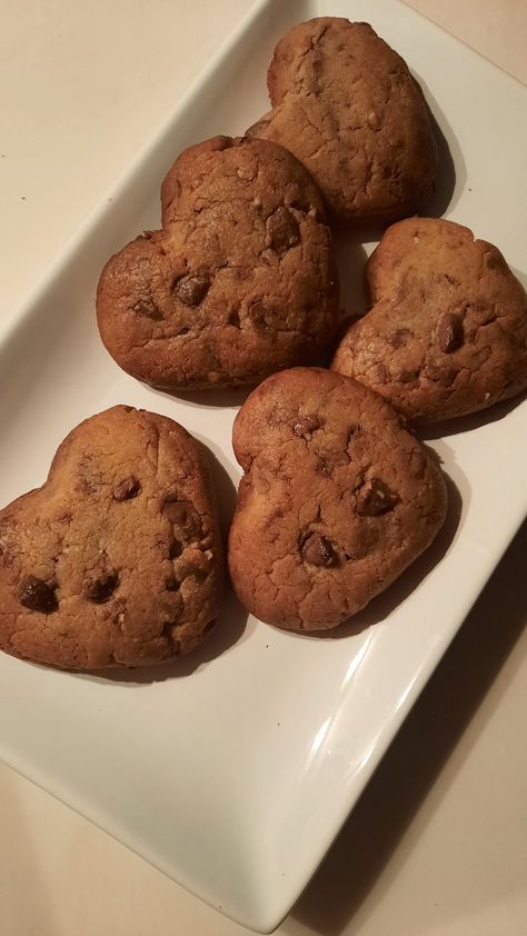 Fittnes Aesthetic, Baking Cookies Aesthetic, Heart Shape Cookies, Cookie Aesthetic, Cookies Aesthetic, Shaped Cookies, Heart Shaped Cookies, Heart Food, Cute Baking